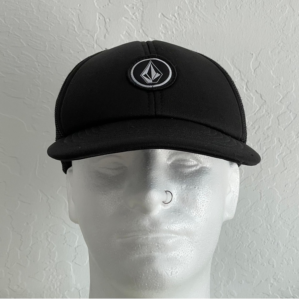 Volcom Stone Snapback Trucker Hat Black Logo Patch Mesh Surf‎ Small/Adjustable